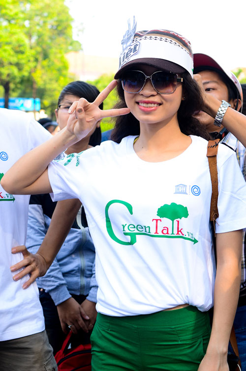 Huong Tram mat moc van xinh tuoi