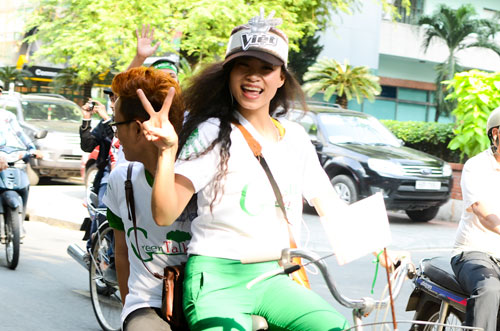 Huong Tram mat moc van xinh tuoi