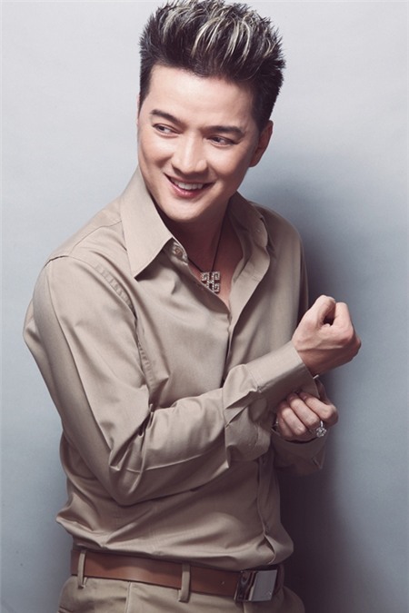 Bui Anh Tuan hut hoi khi duoi theo Dam Vinh Hung