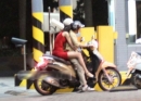 Thiều Bảo Trang ôm Phương Uyên không rời