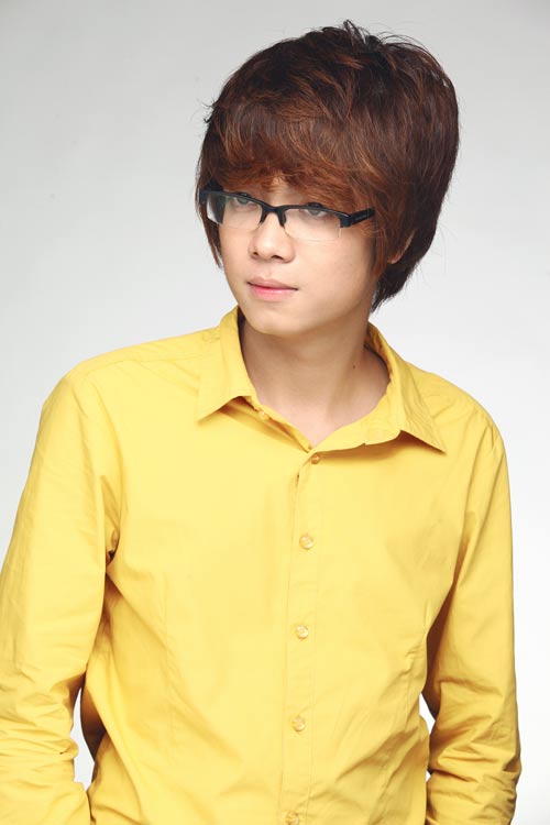 Bui Anh Tuan \'khoc\' vi phai xa bo me