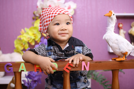 Hieu Hien va con trai dang yeu trong mua Giang sinh