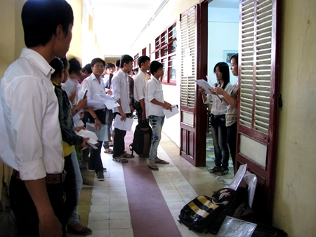 Thí sinh dự thi đại học năm 2012.