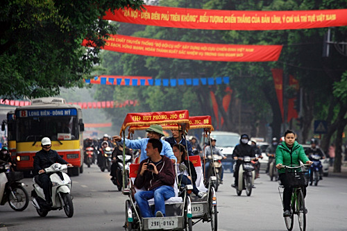 Thu do Ha Noi ruc ro sac mau don chao nam moi