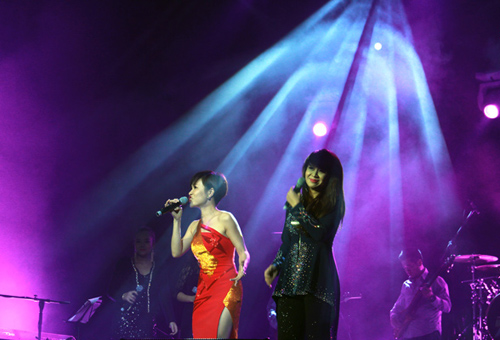 Uyen Linh hat \