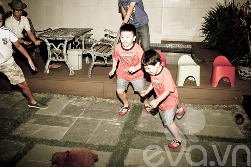A hau Thu Phuong va cau con trai cuc dang yeu