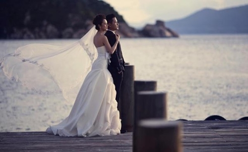 Anh cuoi ngo nghinh cua Jennifer Pham va chu re Duc Hai