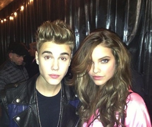 Justin Bieber và Barbara Palvin từng chụp ảnh chung trong show diễn của Victoria's Secret vào tháng 11.