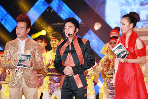 Liveshow hoanh trang, MC viet kieu la nguoi yeu Dan Truong o Duc