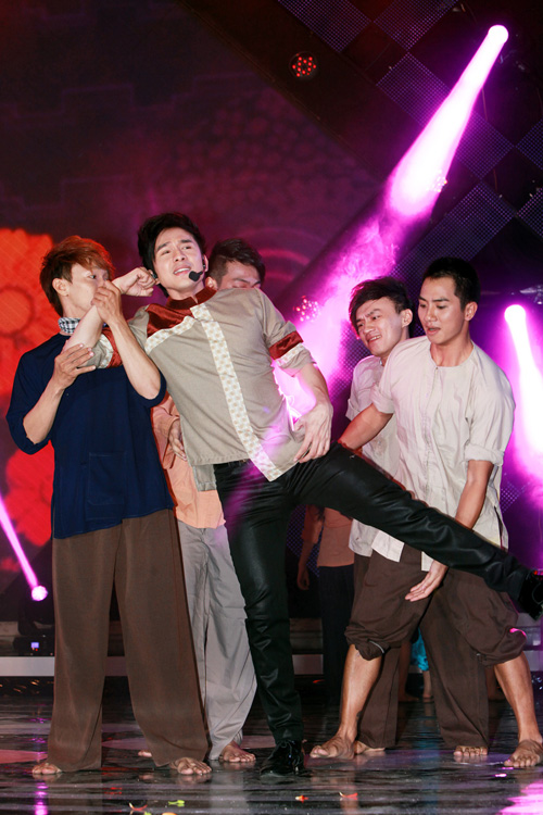 Liveshow hoanh trang, MC viet kieu la nguoi yeu Dan Truong o Duc