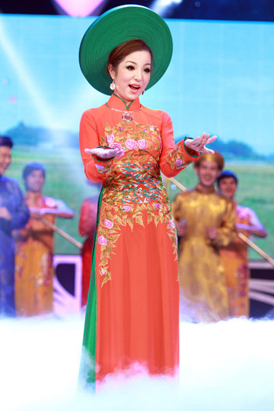 Thuy Nga hoa than lien tuc trong Gala Cuoi 2013