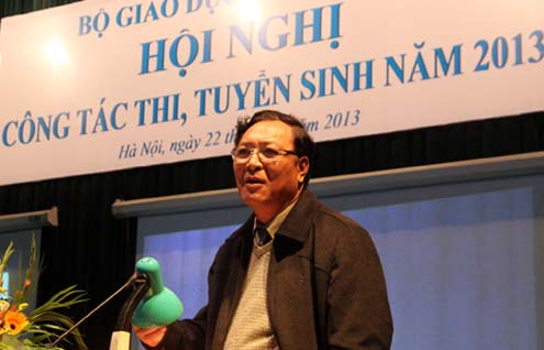 Tuyen sinh dai hoc 2013: Le phi dang ky du thi tang len 100.000 dong/ 1 bo ho so