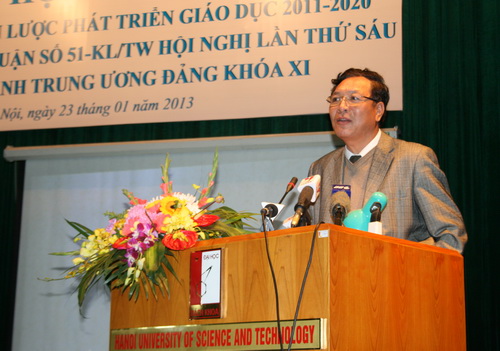 Bộ trưởng Bộ GD&ĐT Phạm Vũ Luận phát biểu tại Hội Nghị. (Ảnh: Minh Hằng)