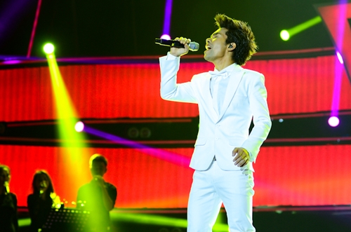 Chung ket Vietnam Idol 2012: YaSuy bat ngo \'danh bai\' Hoang Quyen