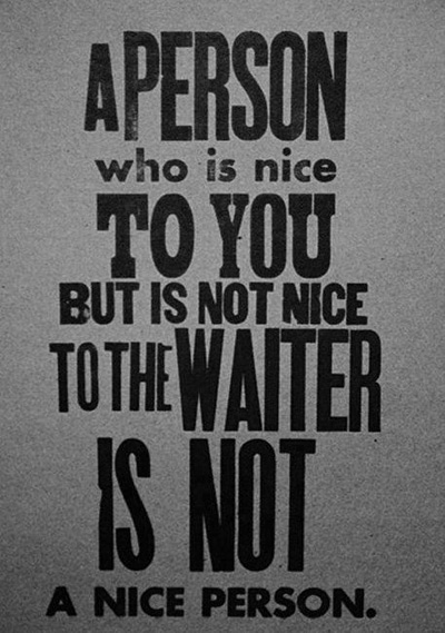 Một người đối xử tốt với bạn nhưng không lịch sự với người phục vụ thì không phải là một người lịch thiệp.