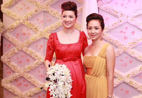 Lang giai tri Viet va nhung cap anh chi em ruot thit dang rat hot