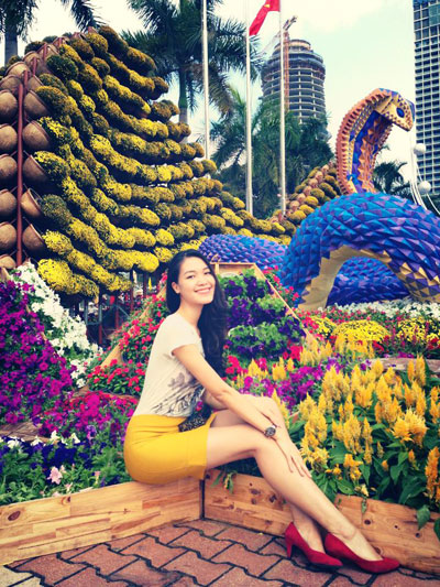 Hoa hậu Thùy Dung xinh tươi đi chơi ngày mùng 2 Tết tại Đà Nẵng.