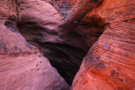 Hình trái tim trên núi đá đỏ ở bang Nevada, Mỹ.
