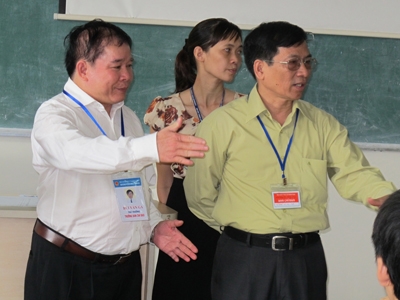 Thứ trưởng GD&ĐT Bùi Văn Ga (thứ nhất, trái sang)