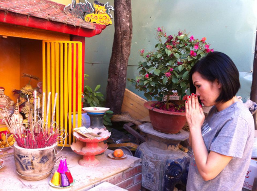 Sao Viet ron rang len chua cau may