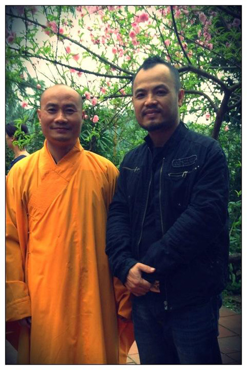Sao Viet ron rang len chua cau may