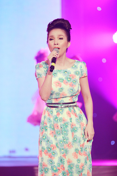 Trong đêm nhạc với nhân vật chính là nhạc sĩ Nguyễn Văn Chung, Hiền Thục thể hiện ca khúc 'Nhật ký của mẹ'.
