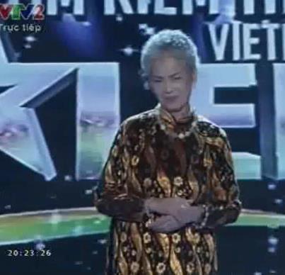 Photo: Cụ bà 74 tuổi Trần Thị Xuân rất tiếc phải chia tay