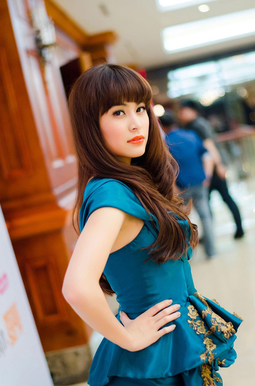 Hoàng Thùy Linh bất ngờ trẻ trung nhờ tóc mới