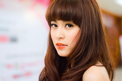Hoàng Thùy Linh bất ngờ trẻ trung nhờ tóc mới