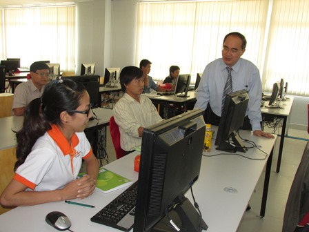 Phó Thủ tướng Nguyễn Thiện Nhân thăm các lớp học của ĐH Việt - Đức