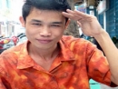 Hiệp Gà bị ném đá khi đánh đu lên tượng đài lịch sử