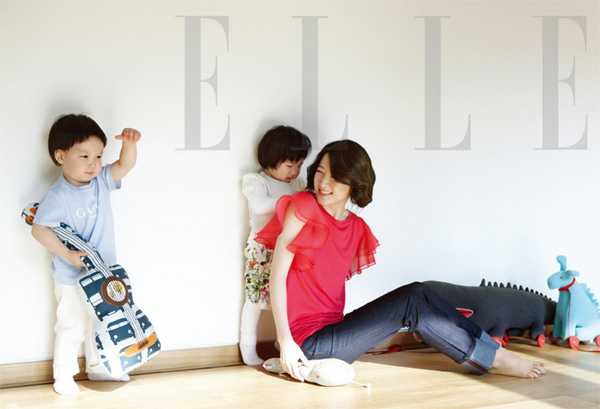Cap song sinh cuc dang yeu cua nu hoang quang cao Lee Young Ae