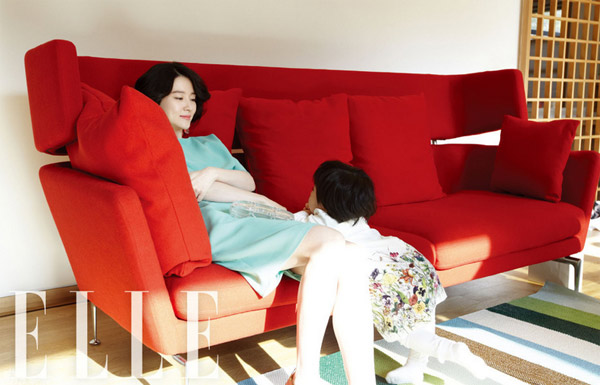 Cap song sinh cuc dang yeu cua nu hoang quang cao Lee Young Ae
