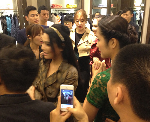 Thai tu phi Yoon Eun Hye kem sac du tiec cung Tang Thanh Ha