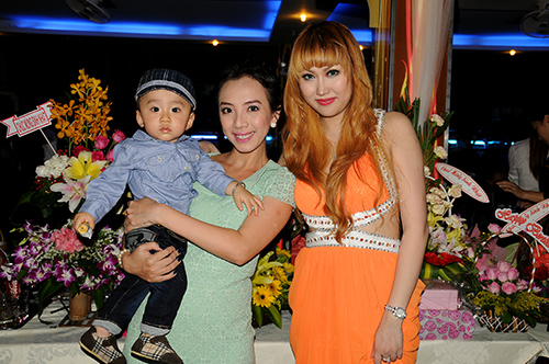 Phi Thanh Van to chuc sinh nhat hoanh trang