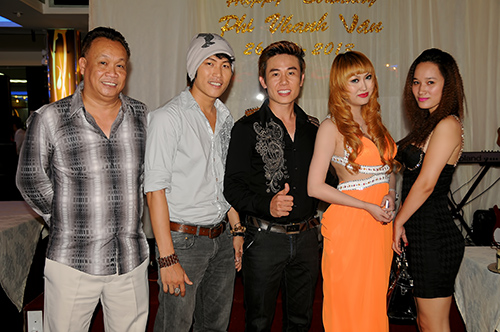 Phi Thanh Van to chuc sinh nhat hoanh trang
