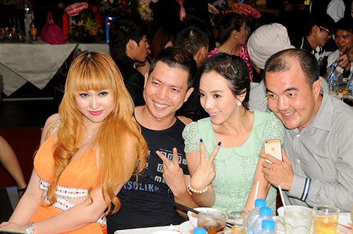Phi Thanh Van to chuc sinh nhat hoanh trang