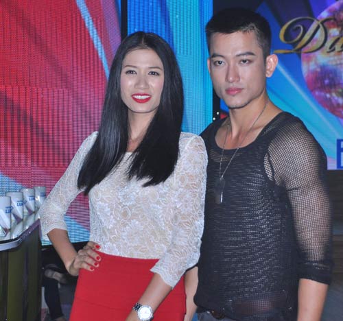 Lam Chi Khanh deo nhan 7 ty cung ban trai di xem Buoc nhay hoan vu 2013
