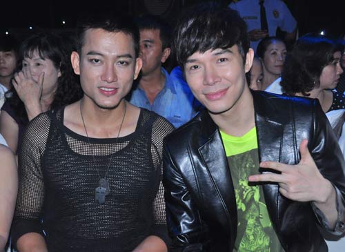 Lam Chi Khanh deo nhan 7 ty cung ban trai di xem Buoc nhay hoan vu 2013