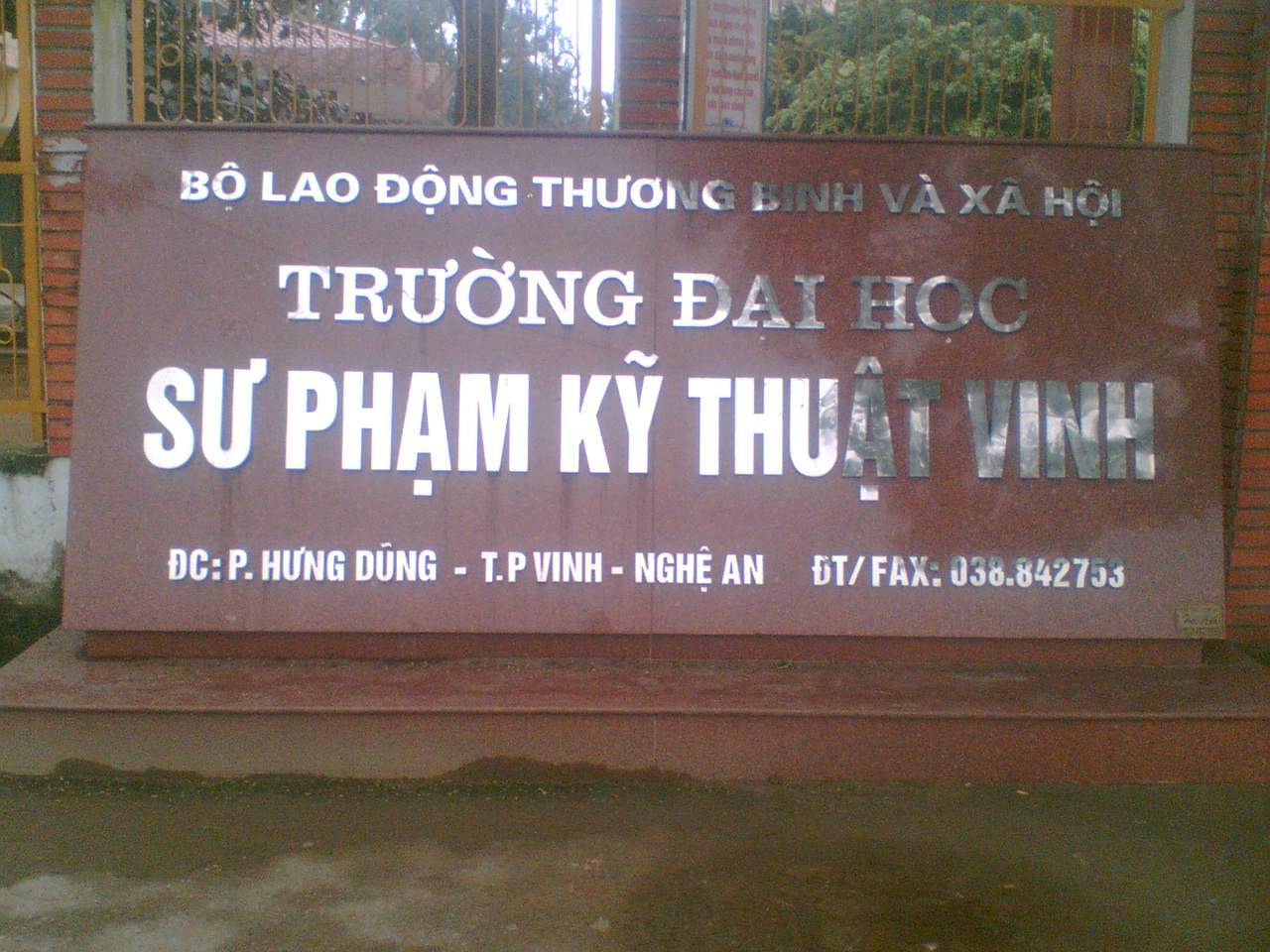 Ty le choi truong Dai Hoc Su Pham Ky Thuat Vinh nam 2014