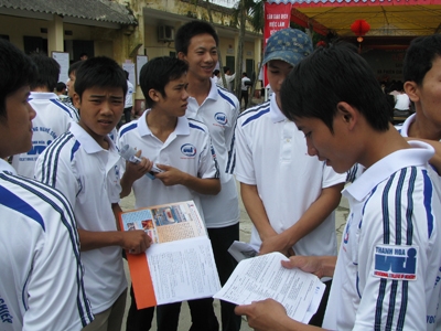 Học sinh, sinh viên tại Sàn giao dịch việc làm ở Thanh Hóa