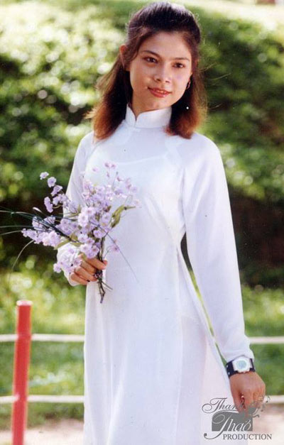 Hình ảnh "búp bê" Thanh Thảo thời là nữ sinh mặc áo dài trắng được nhiều người yêu thích.