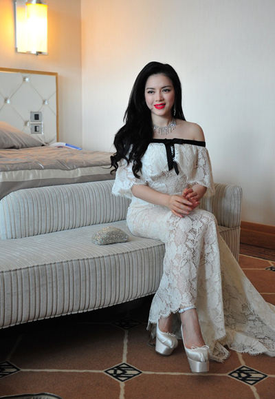 Sao Viet long lay tren tham do Cannes