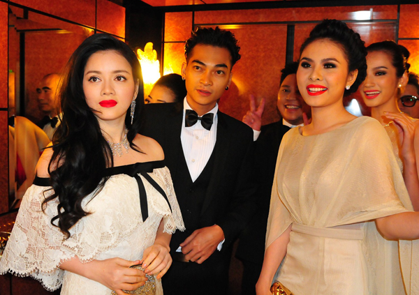 Sao Viet long lay tren tham do Cannes