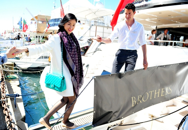 Ly Nha Ky mang tien ty tham du lien hoan phim Cannes