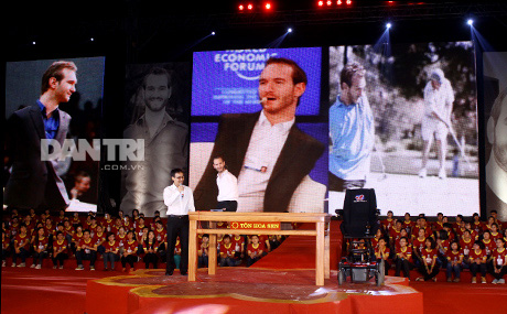 Nụ cười đáng yêu thường trực trên môi của Nick Vujicic.