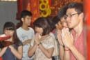 Sĩ tử 12 nô nức đến Văn Miếu cầu may cho kì thi tốt nghiệp