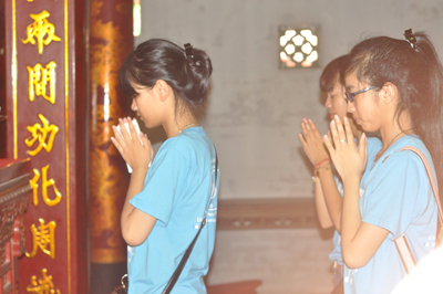 Với mong muốn đậu tốt nghiệp và đậu ĐH trong hai kỳ thi sắp tới, Nguyễn Hà Linh học sinh trường Nguyễn Trãi chia sẻ: 