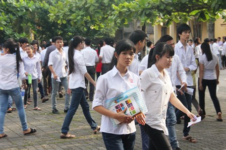 Kết thúc ngày thi thứ hai trên địa bàn tỉnh Hà Nam có 9 thí sinh bỏ thi. (Ảnh: Đức Văn)