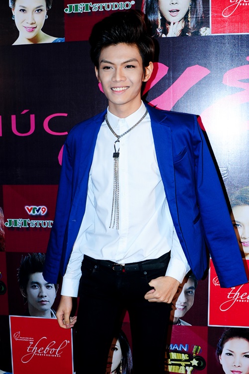 Ong Cao Thang tan tinh cham soc Dong Nhi